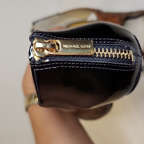 Michael Kors Sandal - Picture 10 of 10